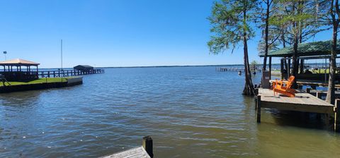 A home in Summerton