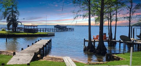 A home in Summerton