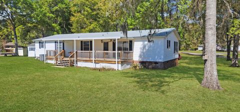 A home in Summerton