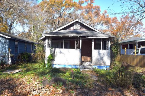 A home in North Charleston