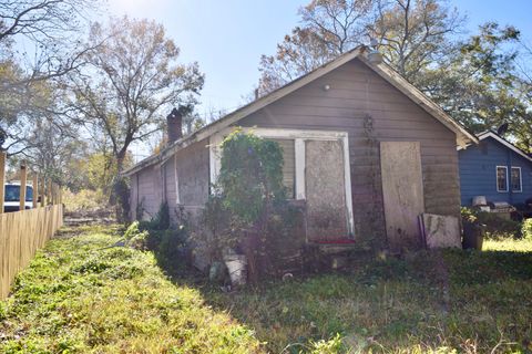 A home in North Charleston