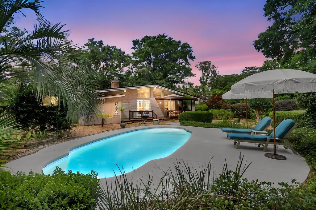 Photo of 850 Montgomery Road, Charleston, SC 29412 (MLS # 26015371)