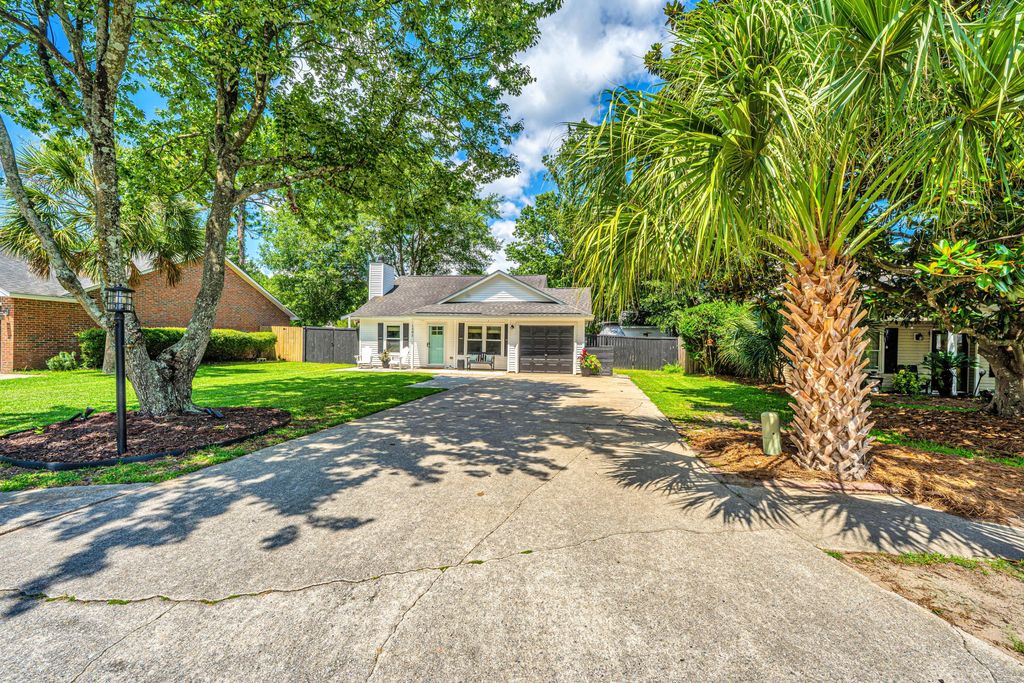 Photo of 1382 W Point Drive, Mount Pleasant, SC 29466 (MLS # 26005508)