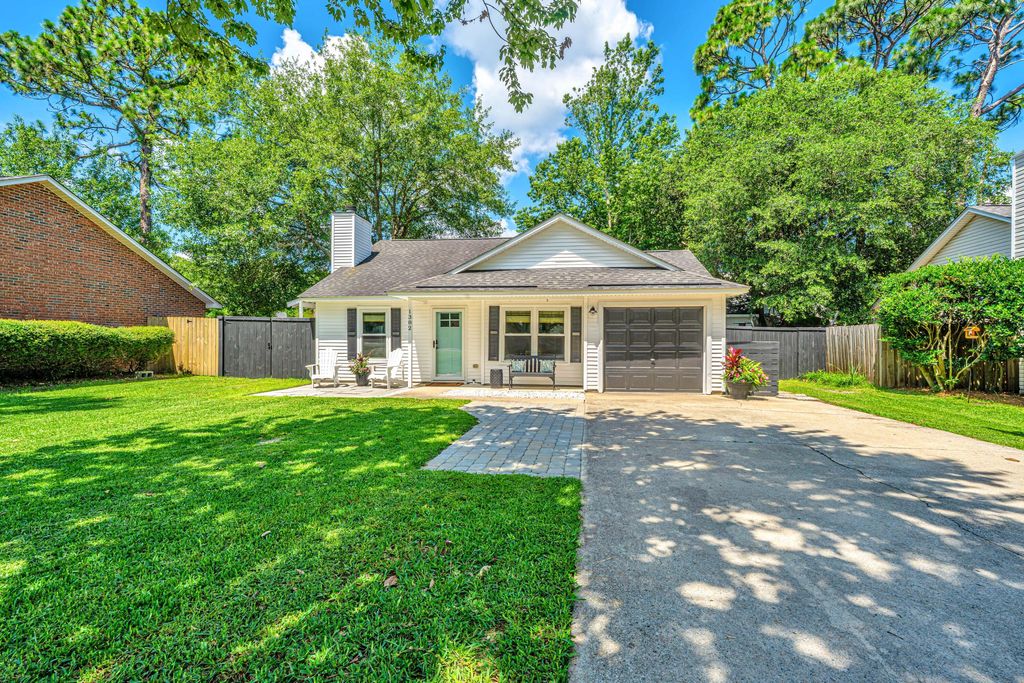 Photo of 1382 W Point Drive, Mount Pleasant, SC 29466 (MLS # 26005508)