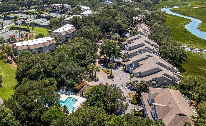1637 Live Oak Park