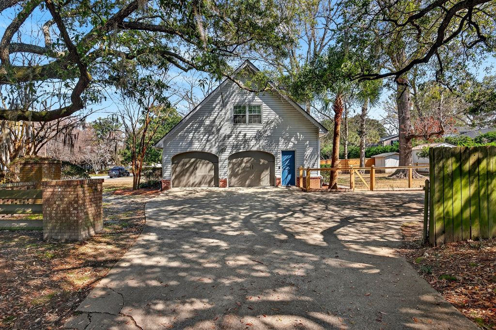 Photo of 1575 N Pinebark Lane, Charleston, SC 29407 (MLS # 26005847)