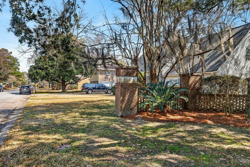 Photo of 1575 N Pinebark Lane, Charleston, SC 29407 (MLS # 26005847)