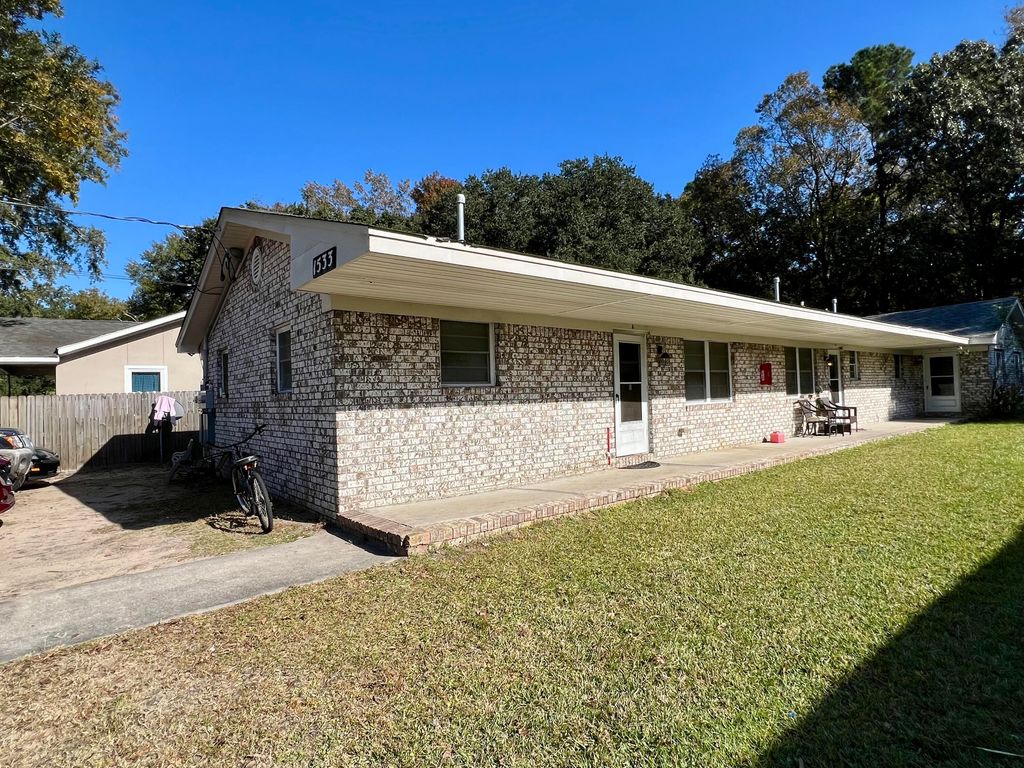 Photo of 1533 N Avalon Circle, Charleston, SC 29407 (MLS # 25015035)