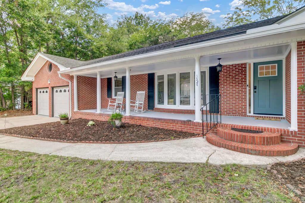 Photo of 1324 Coleridge Street, Charleston, SC 29407 (MLS # 26019816)