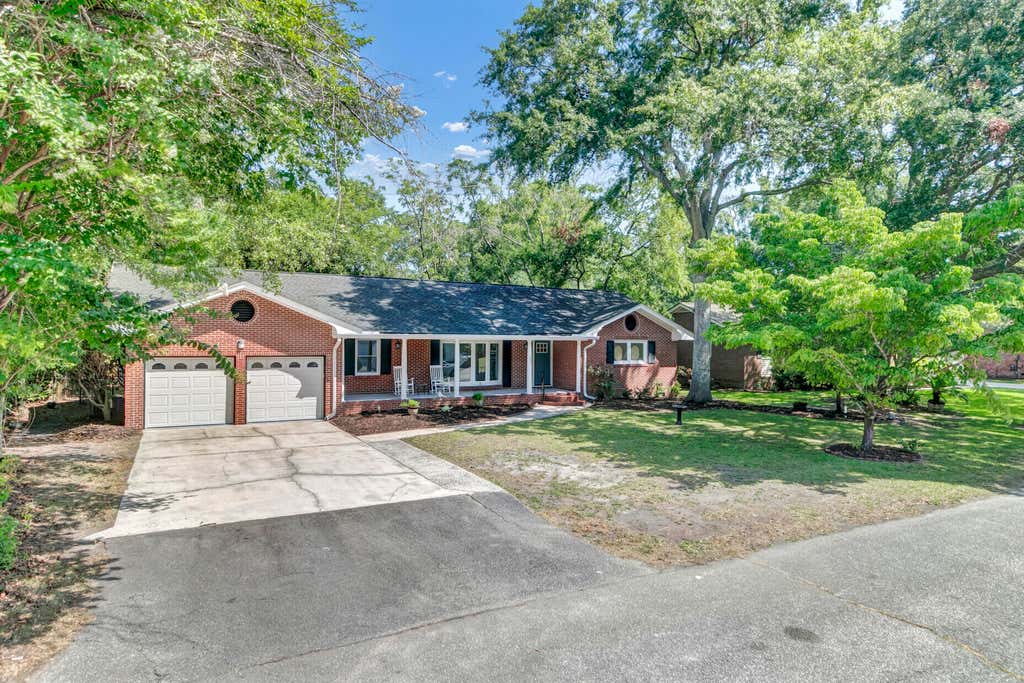 Photo of 1324 Coleridge Street, Charleston, SC 29407 (MLS # 26019816)