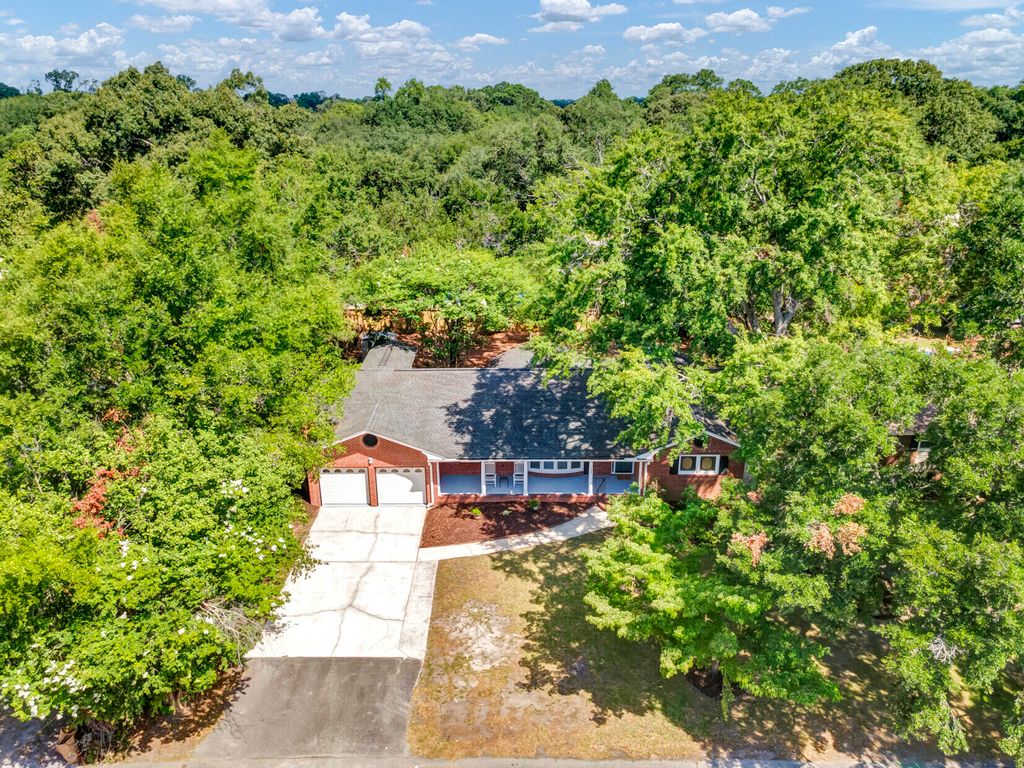 Photo of 1324 Coleridge Street, Charleston, SC 29407 (MLS # 26019816)