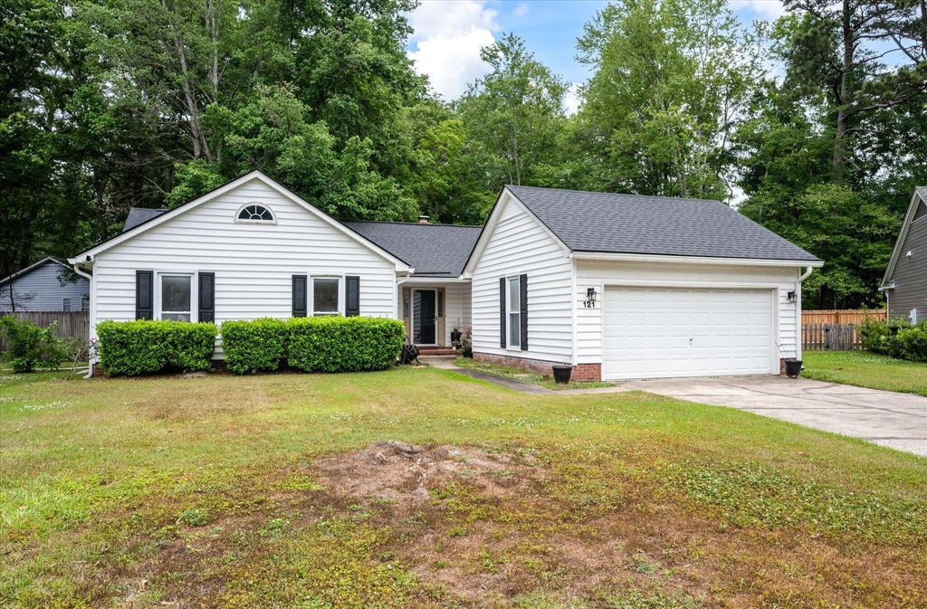 Photo of 121 Hamlet Road, Summerville, SC 29485 (MLS # 26012546)