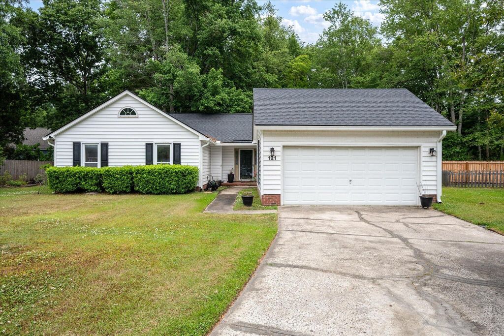 Photo of 121 Hamlet Road, Summerville, SC 29485 (MLS # 26012546)