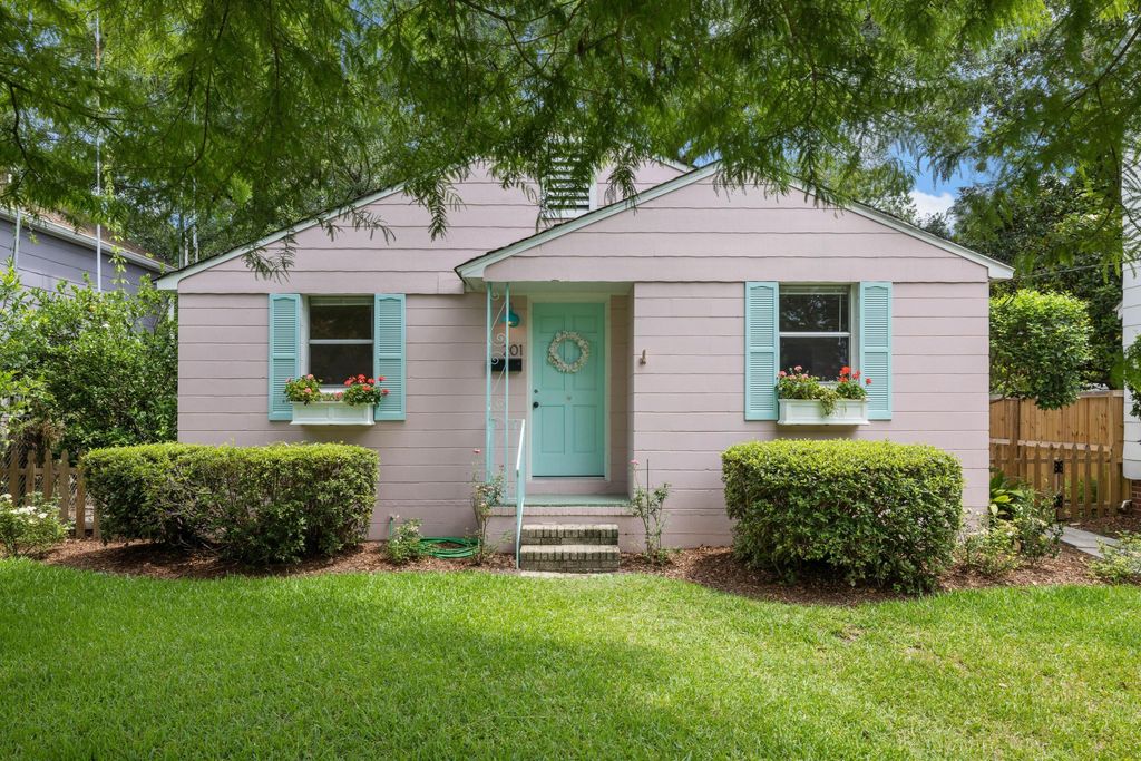 Photo of 201 Collingwood Avenue, Charleston, SC 29407 (MLS # 26006303)