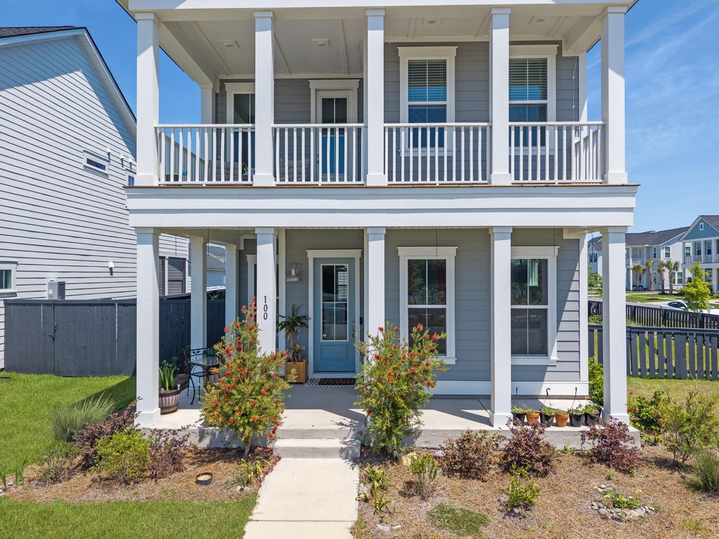 Photo of 100 E Morton Street, Summerville, SC 29486 (MLS # 26011175)