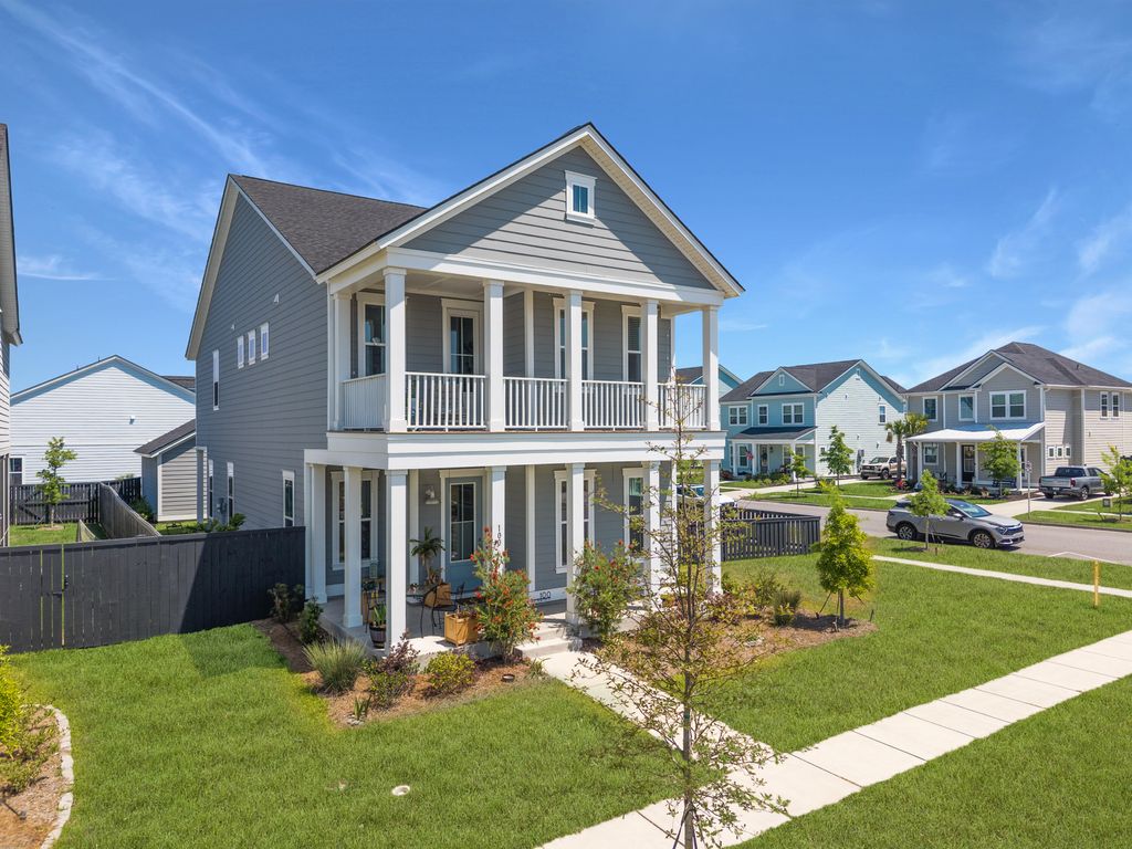 Photo of 100 E Morton Street, Summerville, SC 29486 (MLS # 26011175)