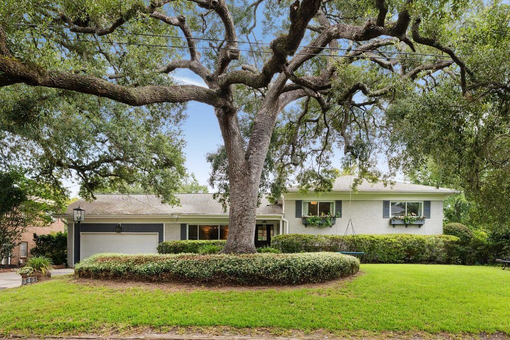 Photo of 345 Confederate Circle, Charleston, SC 29407 (MLS # 25021058)