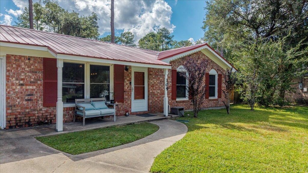 Photo of 109 Robin Court, Summerville, SC 29485 (MLS # 26012596)