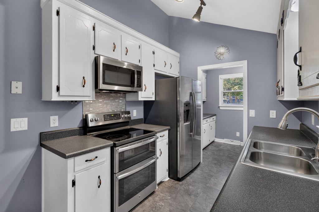 Photo of 295 Forest Circle, Summerville, SC 29483 (MLS # 26023922)