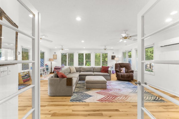 111 GREENBAY ST, WALTERBORO, SC 29488 - Image f9e4d23b33f0ca7e887dad37ddd5cc10/1267853645