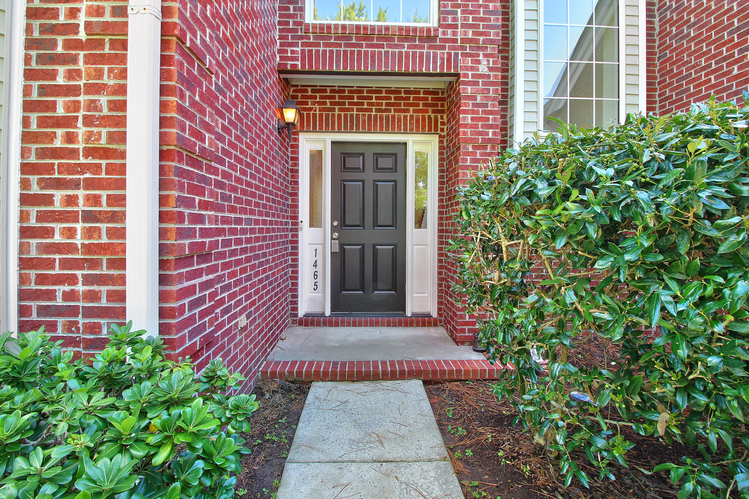 1465 Clarendon Way