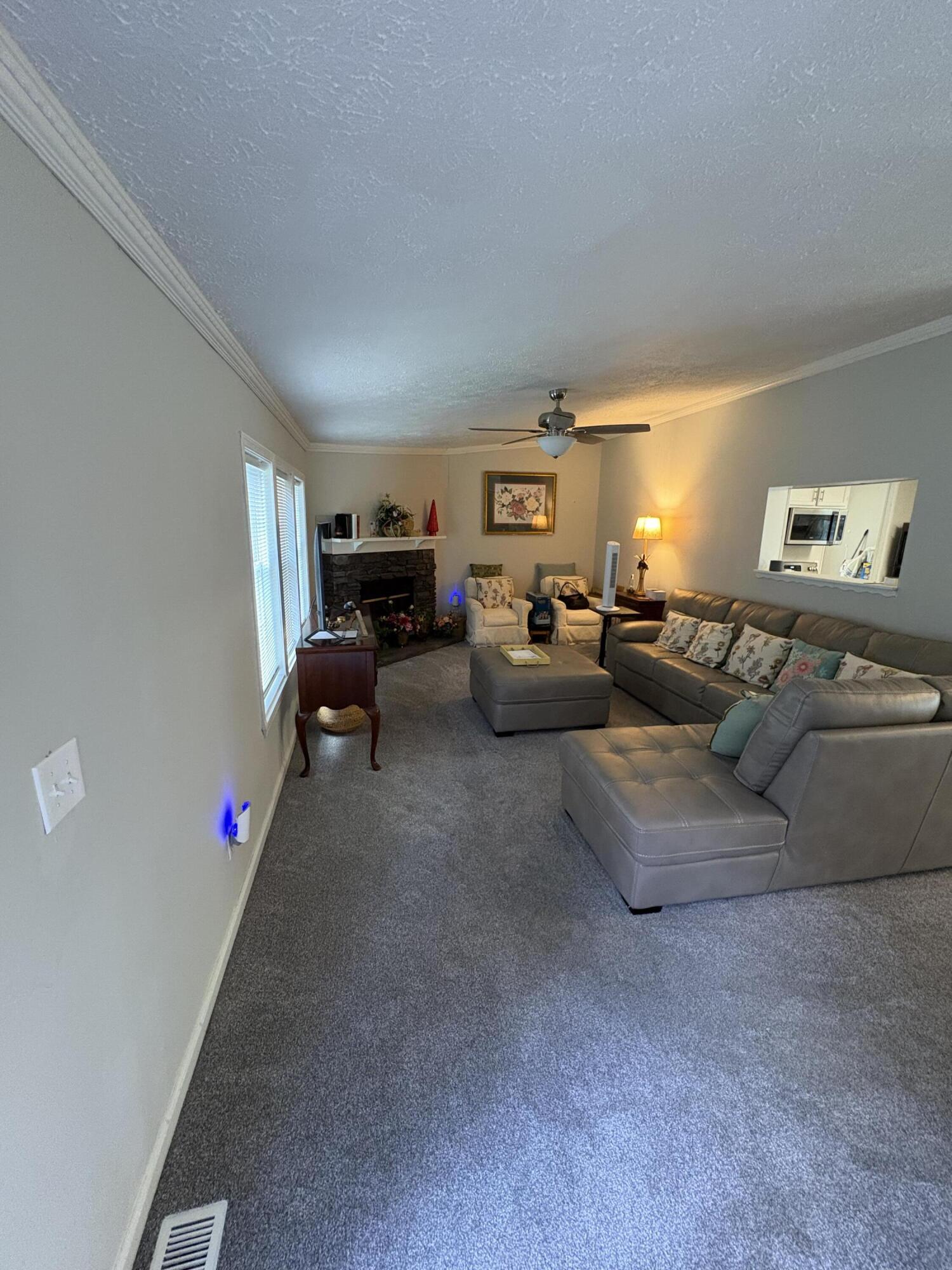 1093 Tobacco Road