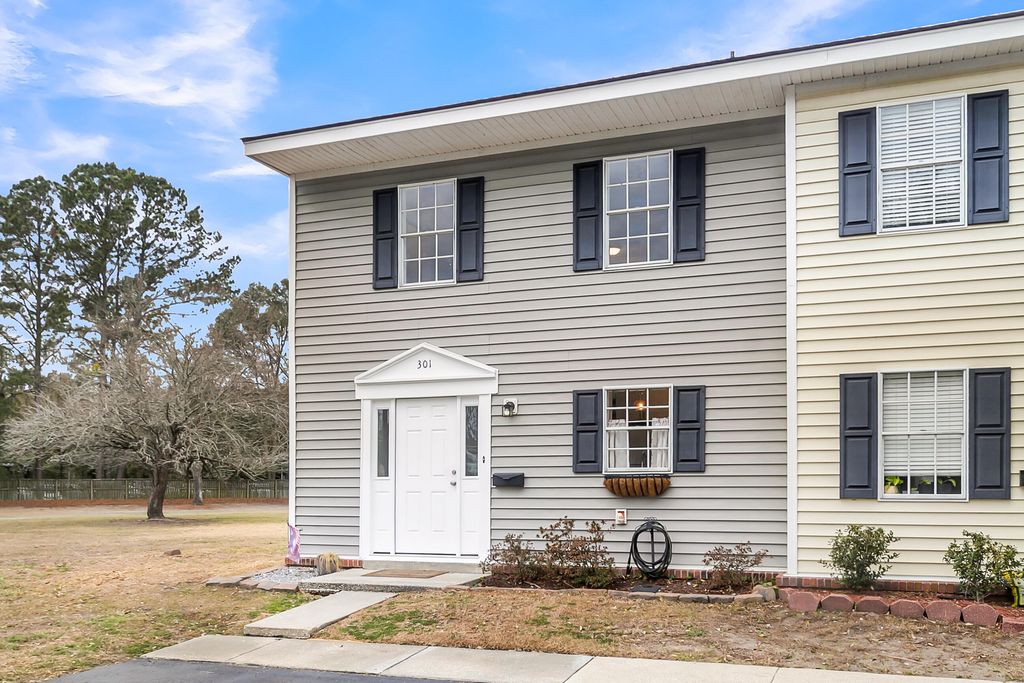 Photo of 301 Lakeside Drive #C-1, Mount Pleasant, SC 29464 (MLS # 26004057)