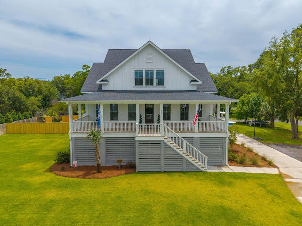 Photo of 637 Lynne Avenue, Charleston, SC 29412 (MLS # 25026783)