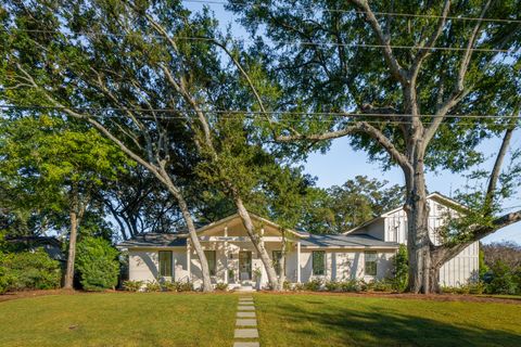 Photo of 865 N Shem Drive, Mount Pleasant, SC 29464 (MLS # 25030247)