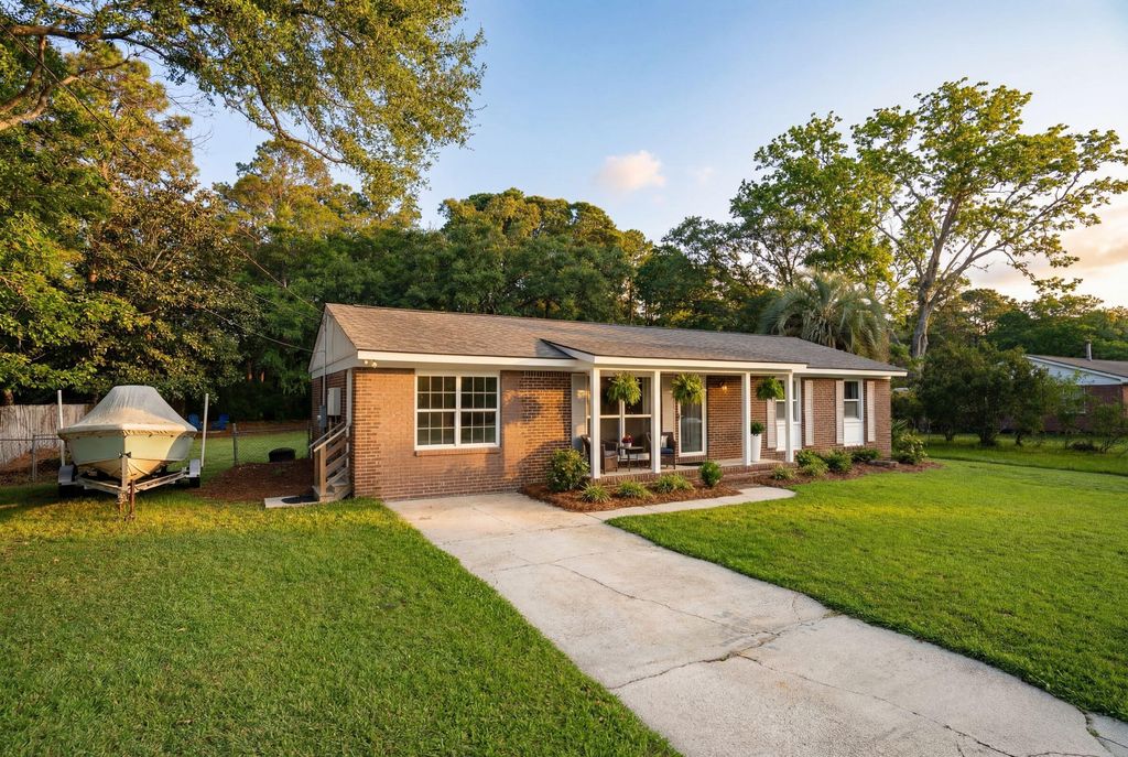 Photo of 662 Schooner Road, Charleston, SC 29412 (MLS # 26008194)
