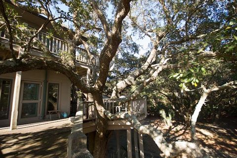 A home in Dewees Island