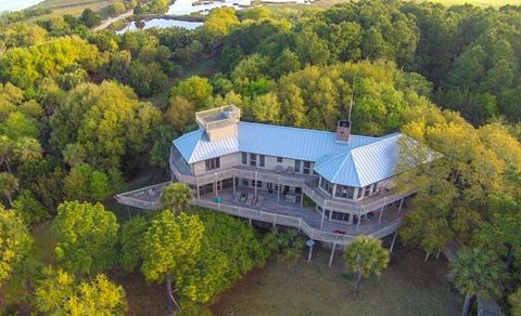 A home in Dewees Island