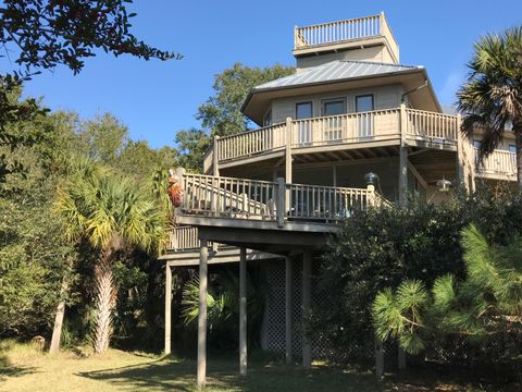 A home in Dewees Island