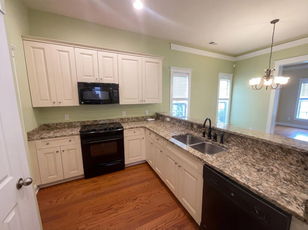 Photo of 400 Forsythia Avenue, Summerville, SC 29483 (MLS # 26005119)