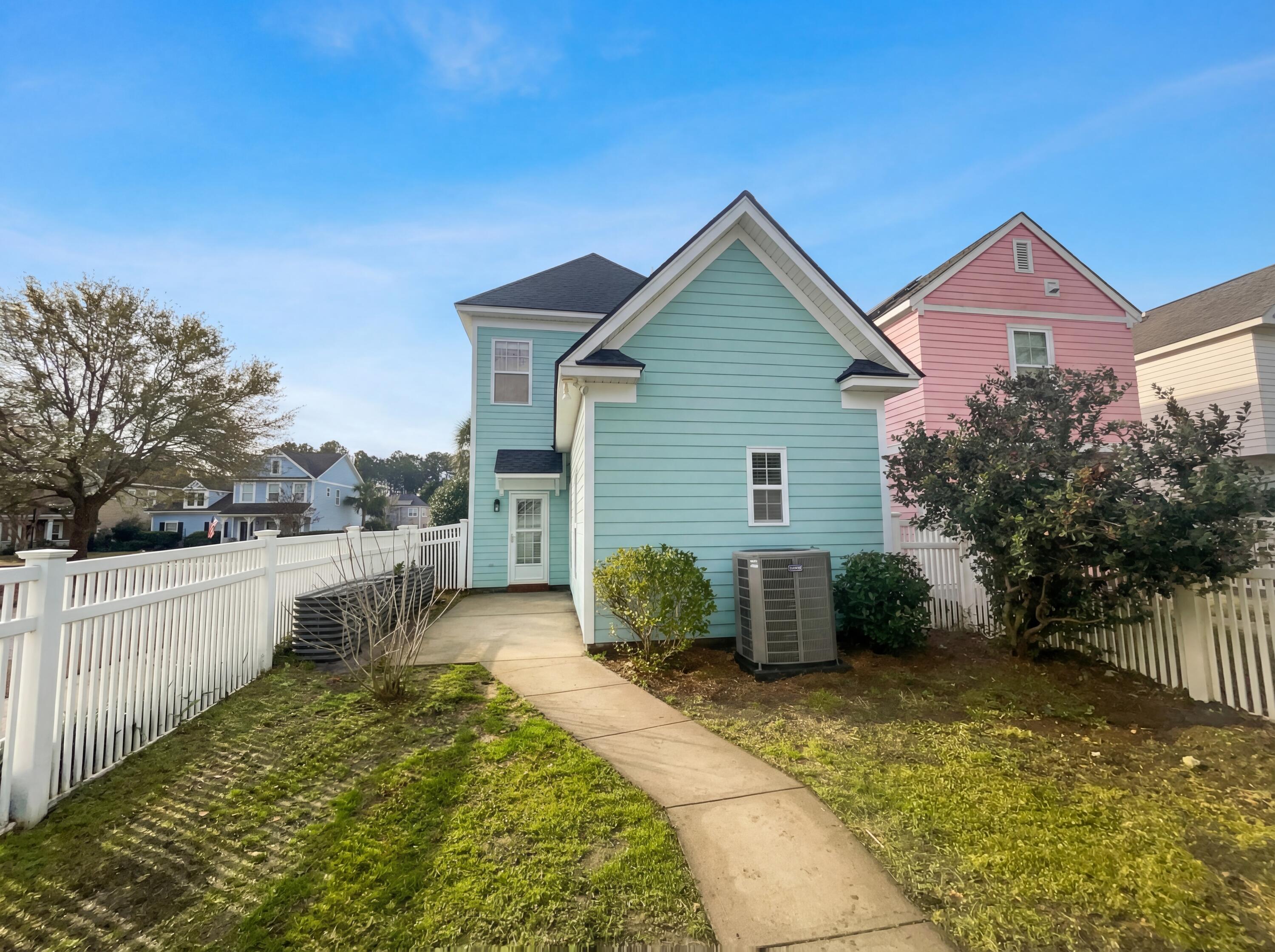 400 Forsythia Avenue