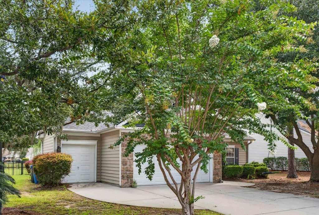 Photo of 4968 Franconia Drive, Summerville, SC 29485 (MLS # 26021441)