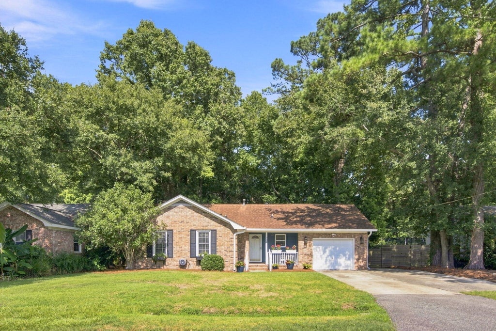 Photo of 336 Canterbury Road, Charleston, SC 29407 (MLS # 26026431)