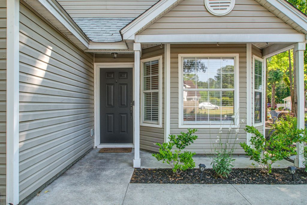 Photo of 100 Fern Court, Summerville, SC 29486 (MLS # 26012091)