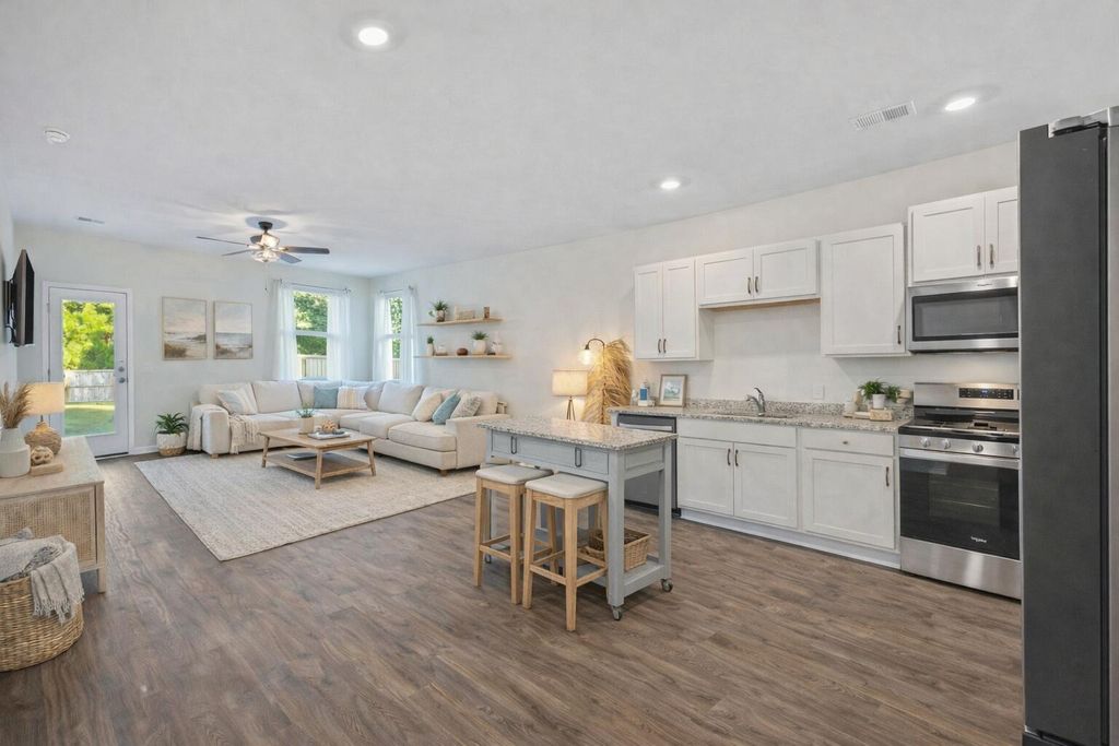 Photo of 1023 Peridote Way, Ladson, SC 29456 (MLS # 26003999)