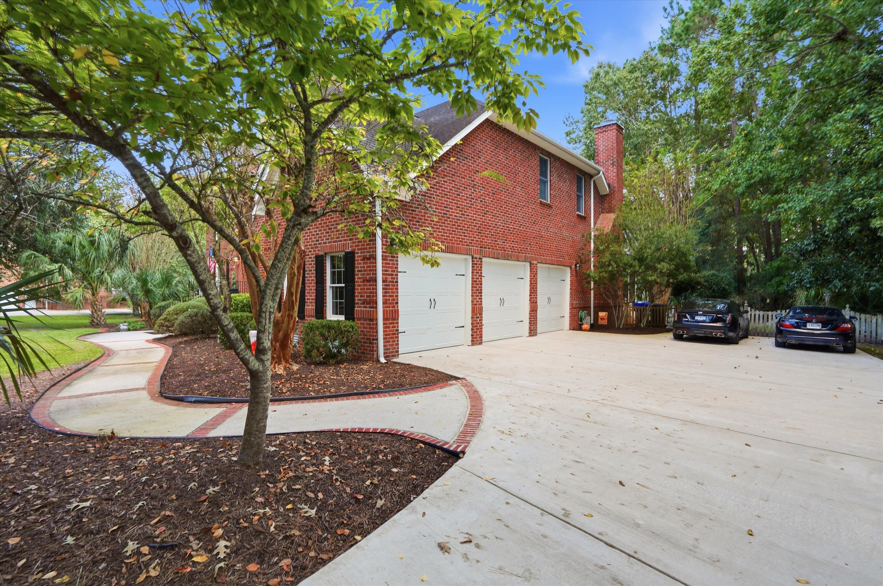 3205 Pignatelli Crescent