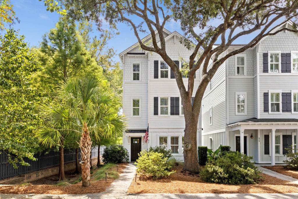 Photo of 977 Warrick Oaks Lane, Mount Pleasant, SC 29464 (MLS # 26028147)