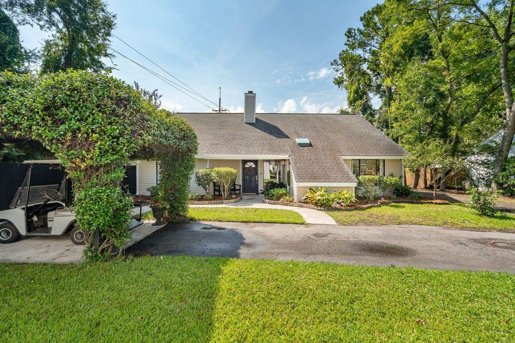 Photo of 1126 Middleton Court, Mount Pleasant, SC 29464 (MLS # 25019510)