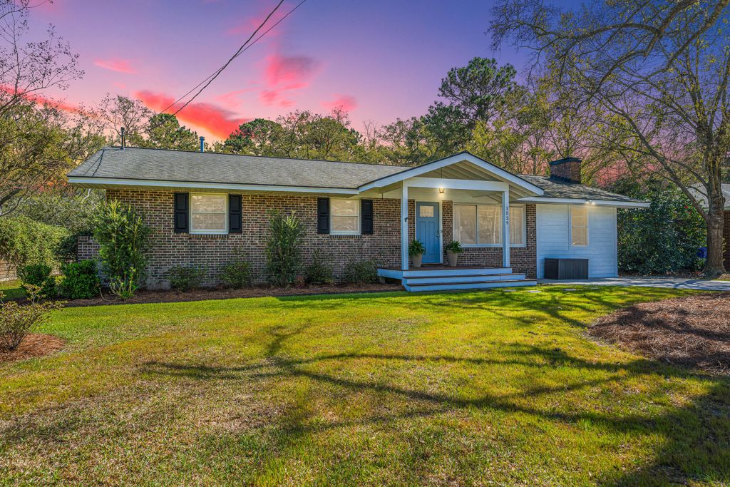 Photo of 1529 Hunley Avenue, Charleston, SC 29412 (MLS # 26008665)
