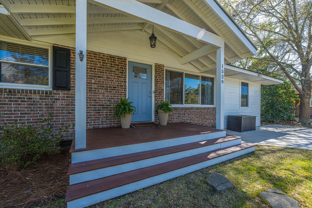 Photo of 1529 Hunley Avenue, Charleston, SC 29412 (MLS # 26008665)
