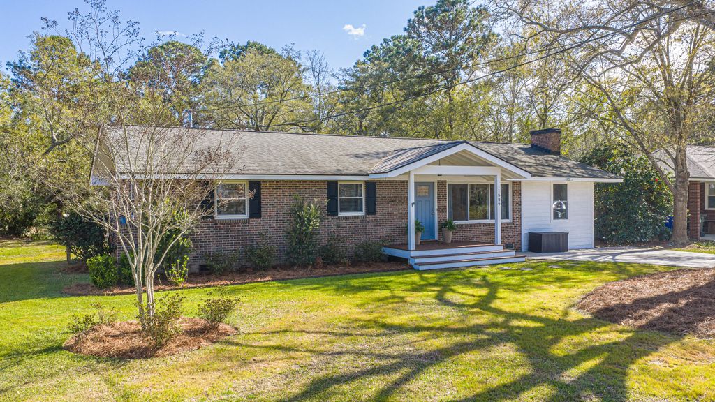 Photo of 1529 Hunley Avenue, Charleston, SC 29412 (MLS # 26008665)