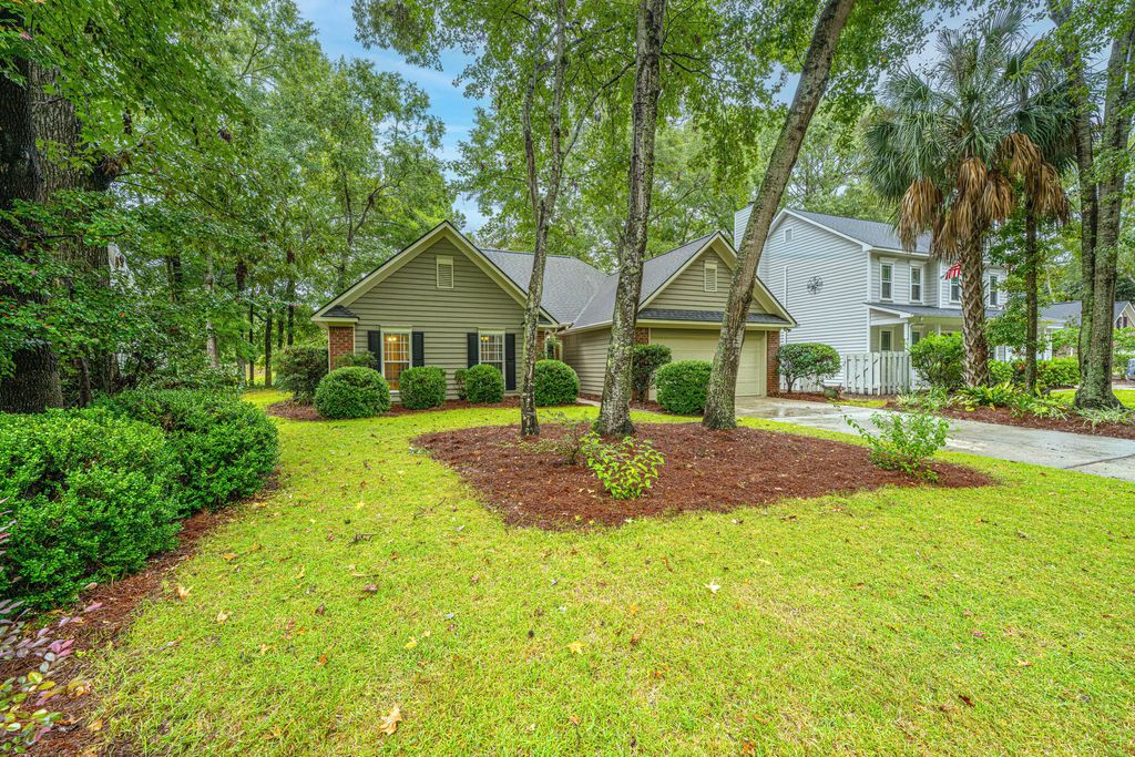 Photo of 1166 Old Ivy Way, Mount Pleasant, SC 29466 (MLS # 25026781)