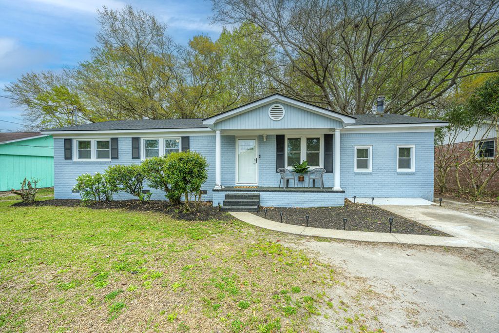 Photo of 814 Hoss Road, Charleston, SC 29414 (MLS # 26008392)
