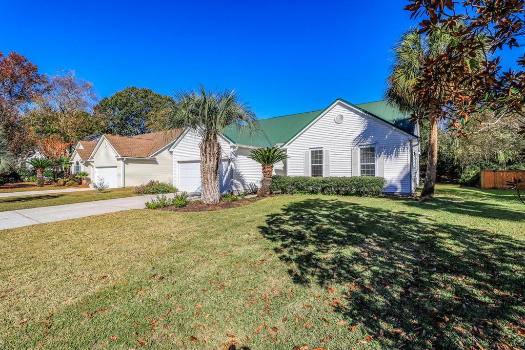 Photo of 434 S Piazza Court, Mount Pleasant, SC 29464 (MLS # 26005731)