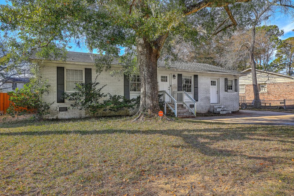 Photo of 1385 Secessionville Road, Charleston, SC 29412 (MLS # 26000169)