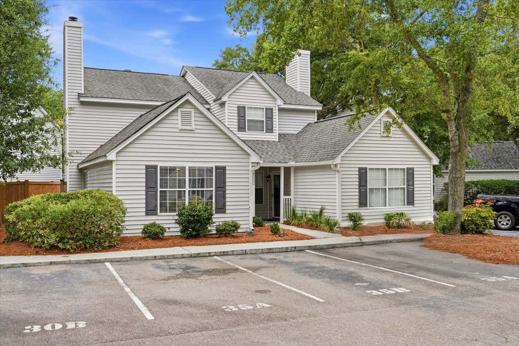 Photo of 1335 Cassidy CT #Unit A, Mount Pleasant, SC 29464 (MLS # 26023331)